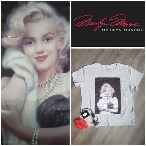 𝐅𝐑𝐄𝐄 𝐖𝐈𝐓𝐇 𝐀𝐍𝐘 𝐏𝐔𝐑𝐂𝐇𝐀𝐒𝐄 Marilyn Monroe portrait print gray tee